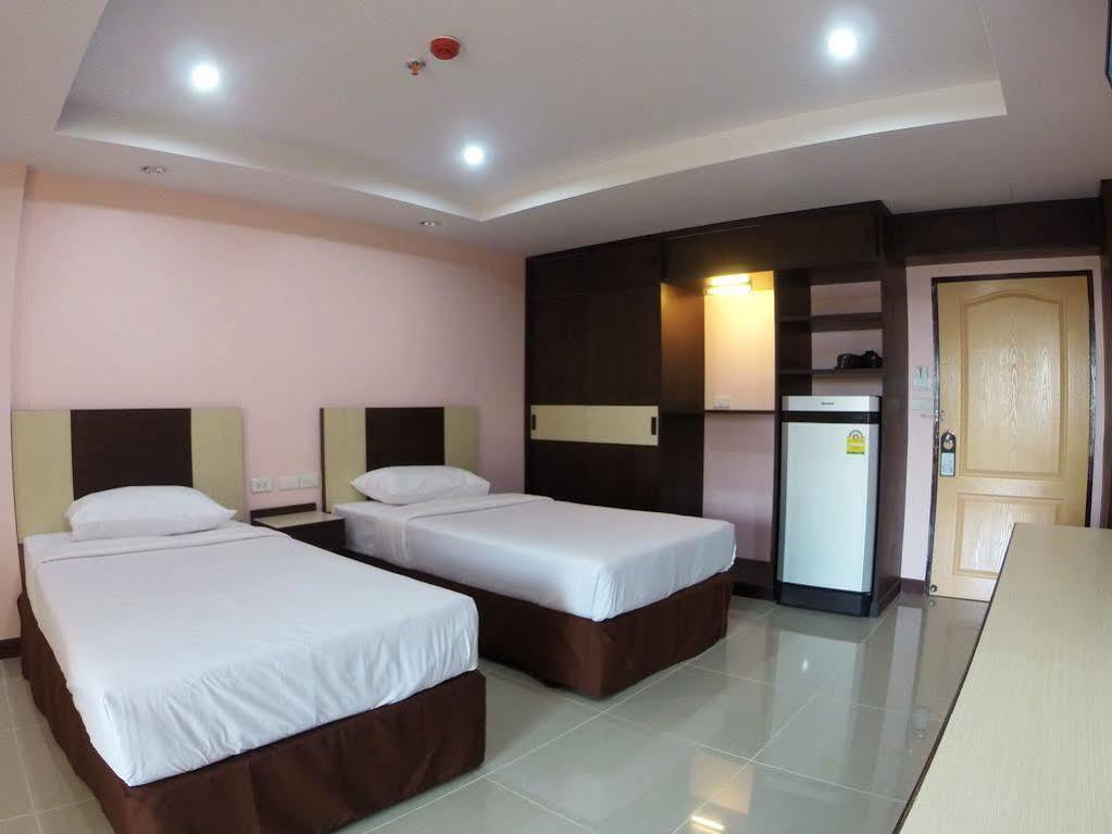 Oyo 523 Aa Pattaya Ville Екстериор снимка