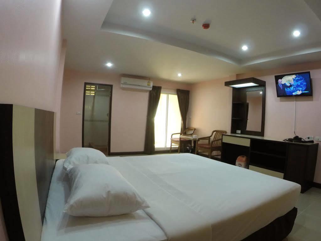 Oyo 523 Aa Pattaya Ville Екстериор снимка