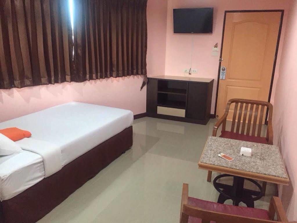 Oyo 523 Aa Pattaya Ville Екстериор снимка