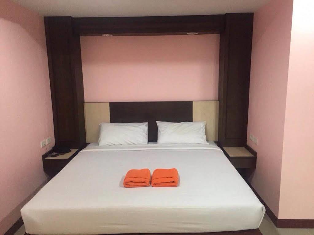 Oyo 523 Aa Pattaya Ville Екстериор снимка