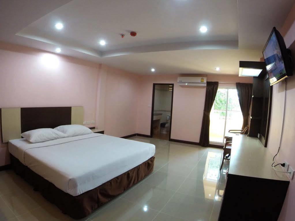 Oyo 523 Aa Pattaya Ville Екстериор снимка