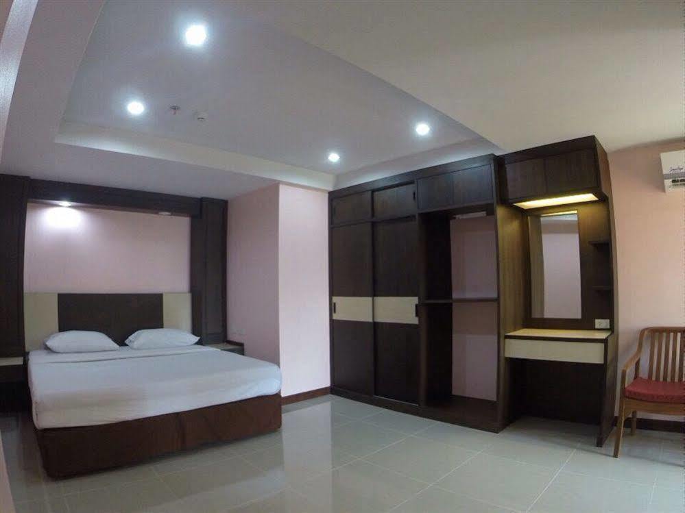 Oyo 523 Aa Pattaya Ville Екстериор снимка